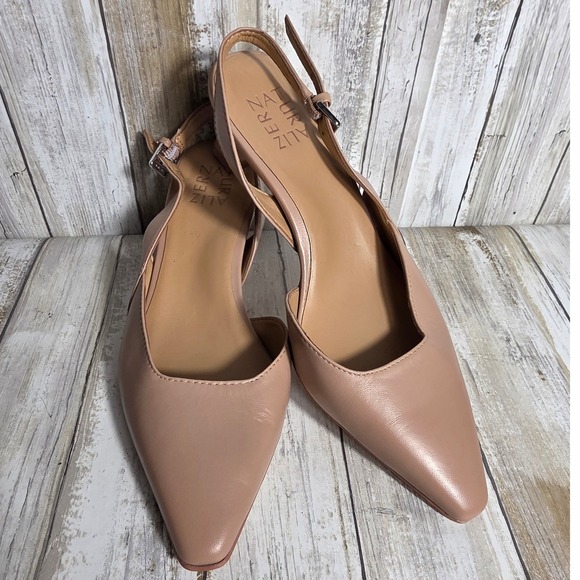 Naturalizer Nude Beige Leather Pointed Toe Slingback Flared Kitten Heels Pump 7W - Picture 10 of 10